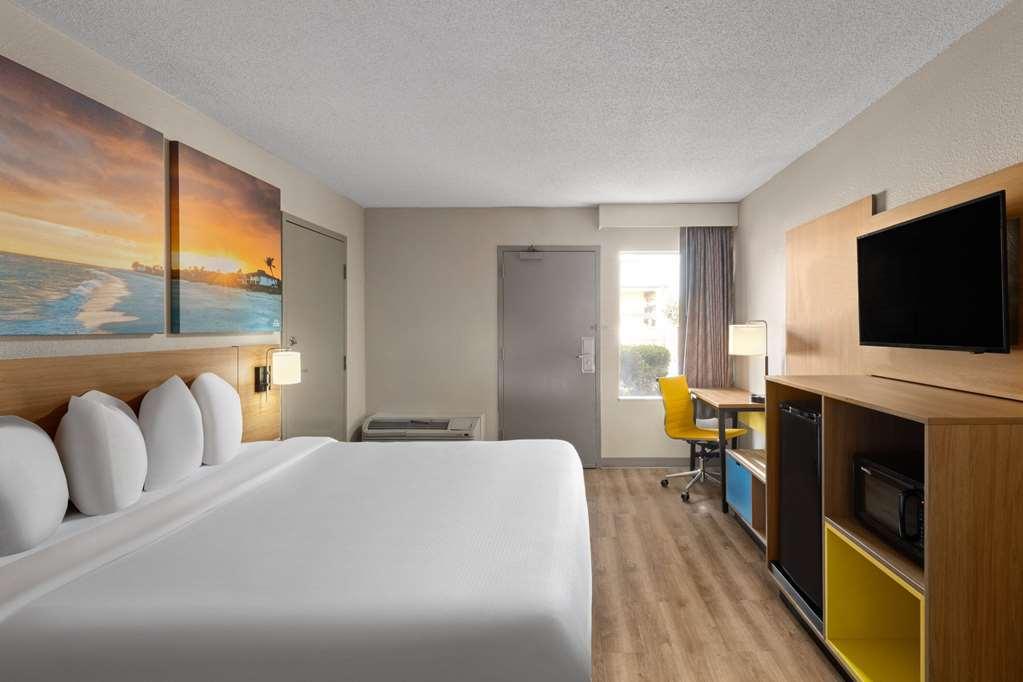 Days Inn By Wyndham Florence Near Civic Center Стая снимка